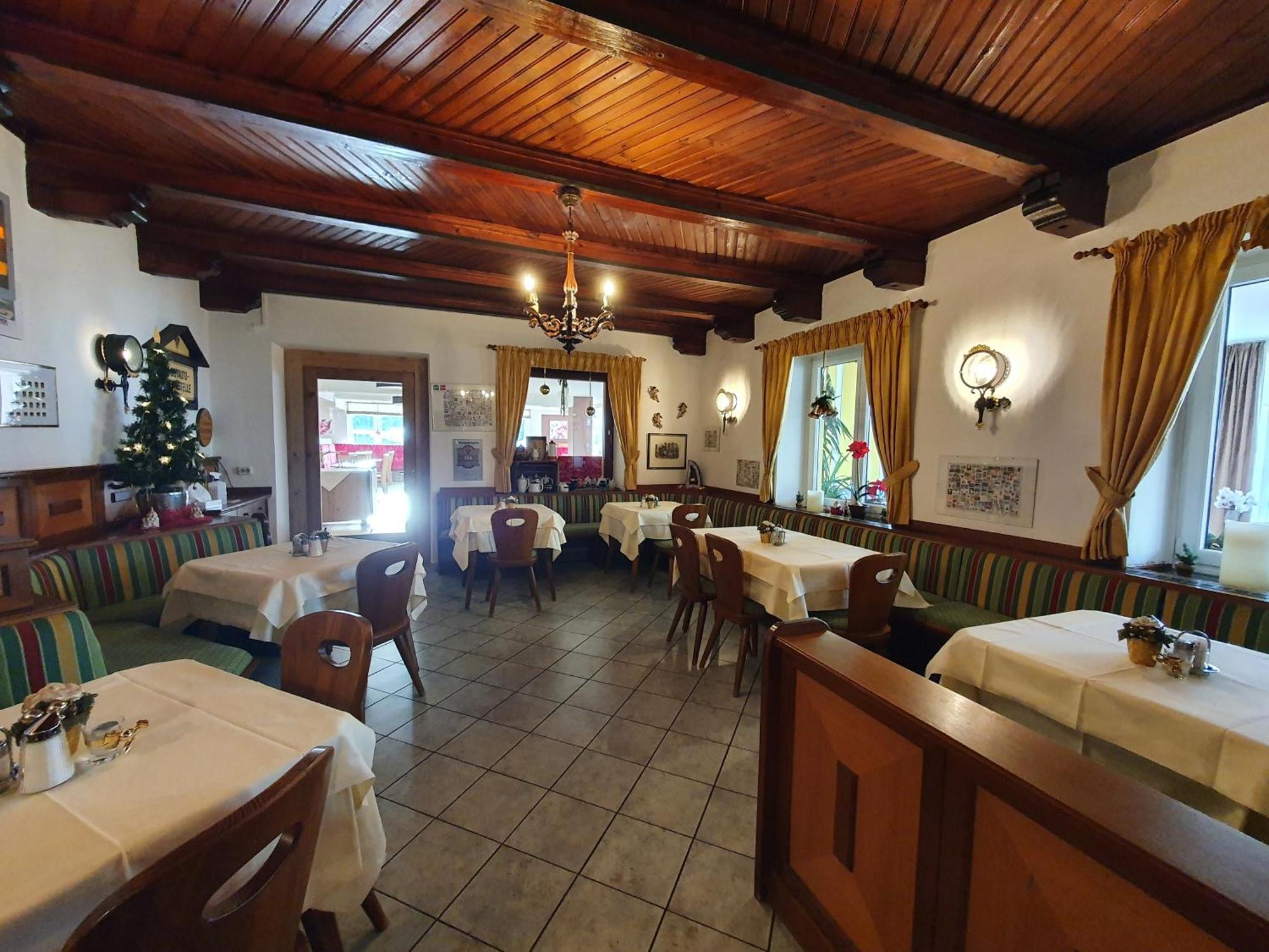 Gasthof Zur Post Оссіах Екстер'єр фото